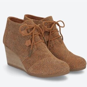 NWT Toms' Kala Suede Wedge Bootie size 9 *flaws